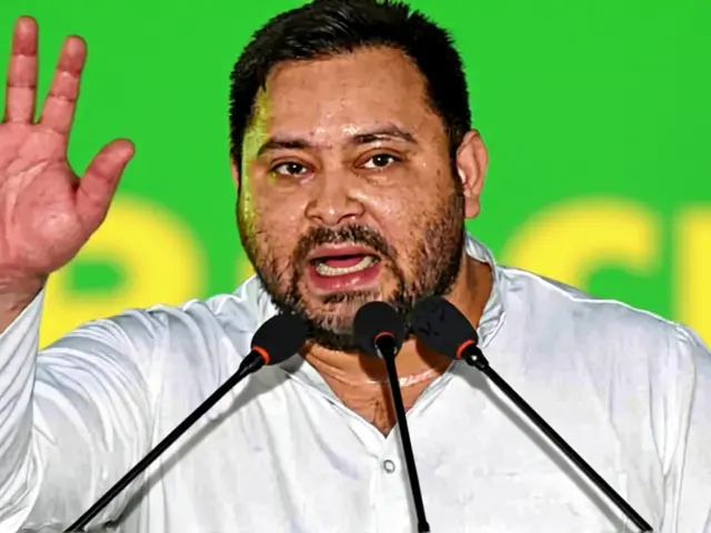 नीतीश कुमार ने इस्तीफा दिया, तेजस्वी का बीजेपी पर दबाव वाला आरोप